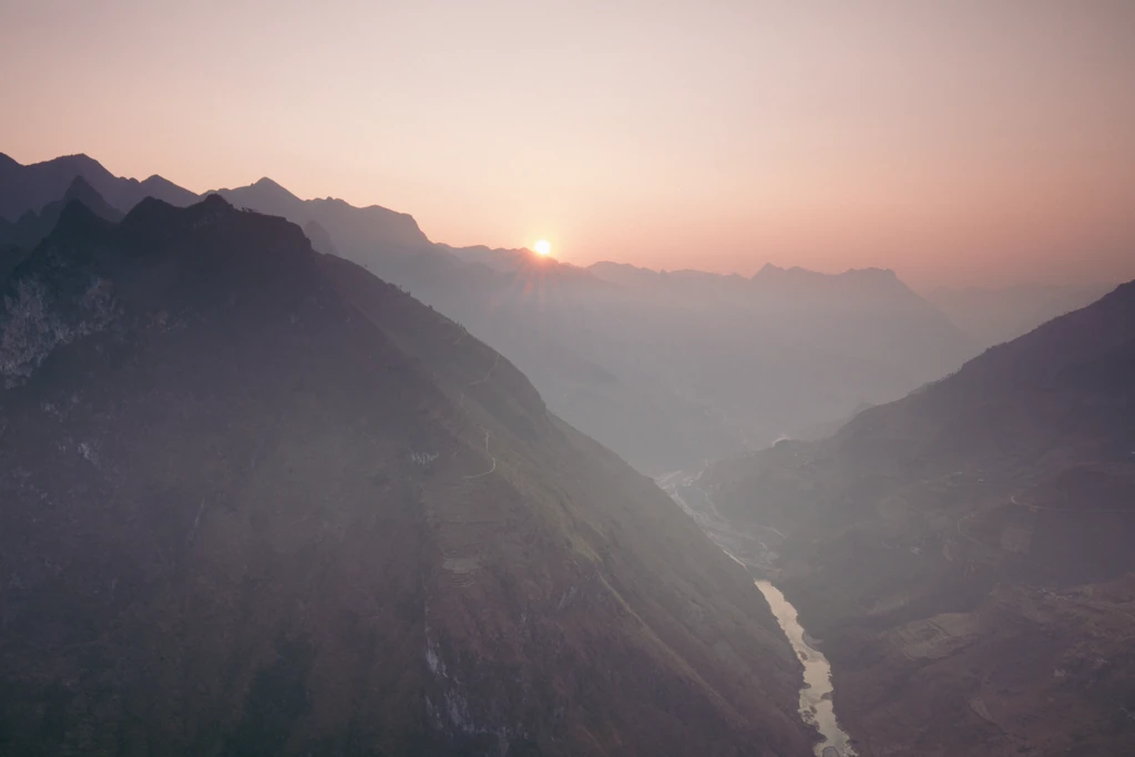 Ha Giang Loop Photography Guide: Mountains, Mist & Ethnic Culture