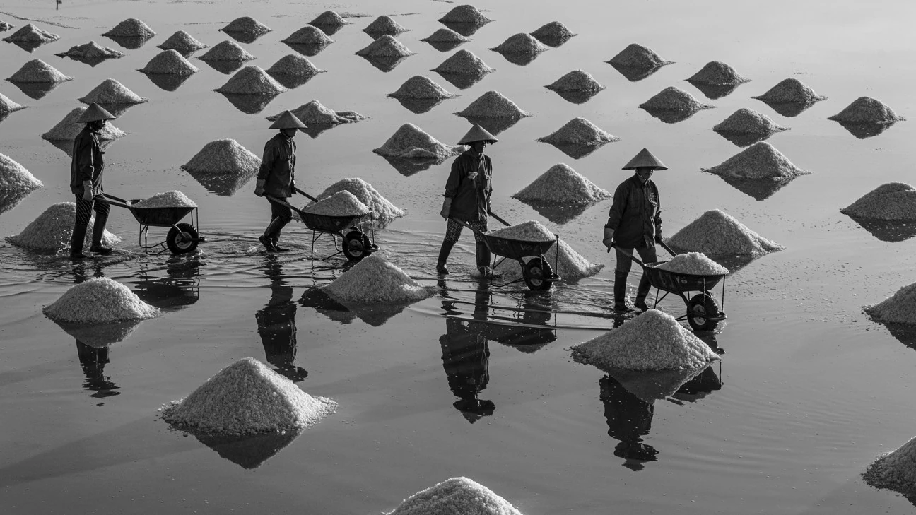 Salt Workers Vietnam 4