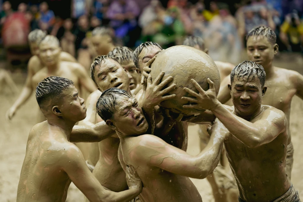 Photographing Vietnam’s Festivals: Timing Without Chaos